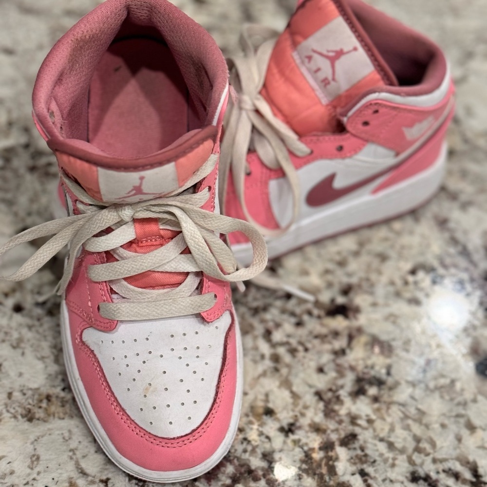 Girls size US 3.5Jordan hightops in great condition- barely worn
